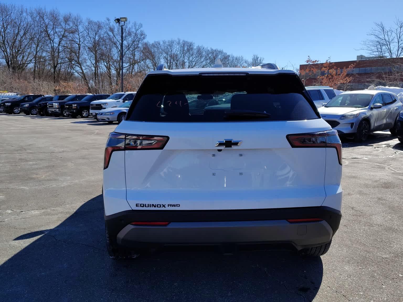 2025 Chevrolet Equinox AWD LT - Photo 5