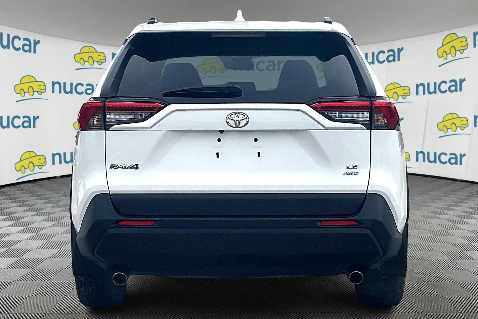 2021 Toyota RAV4 LE - Photo 5