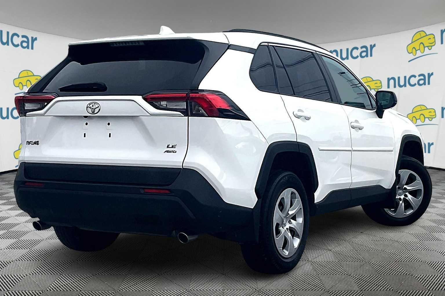 2021 Toyota RAV4 LE - Photo 6