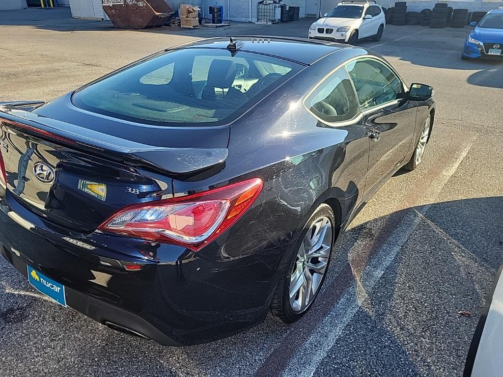 2013 Hyundai Genesis Coupe 3.8 Track - Photo 5