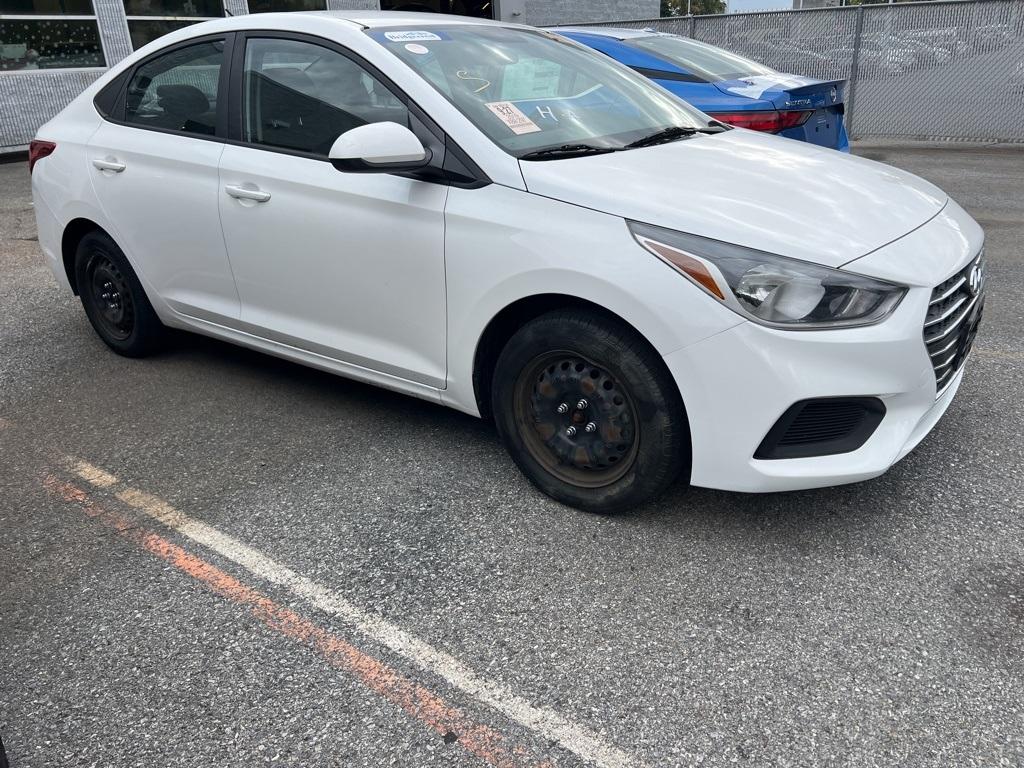 2019 Hyundai Accent SE - Photo 2