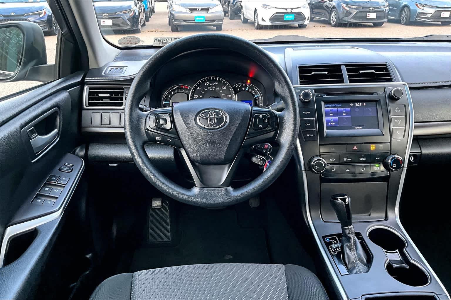 2015 Toyota Camry LE - Photo 17