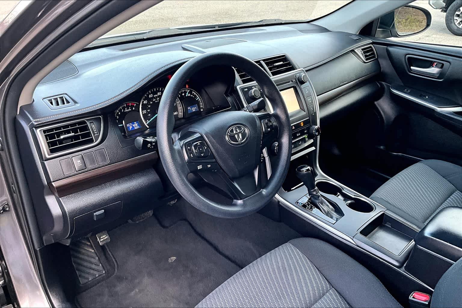 2015 Toyota Camry LE - Photo 8