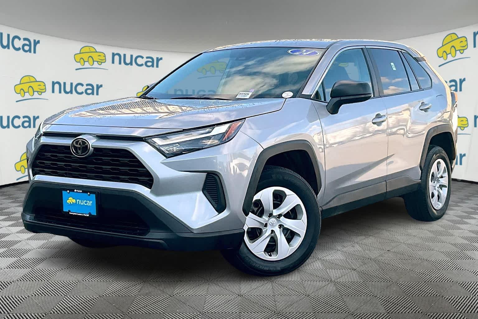 2024 Toyota RAV4 LE - Photo 3