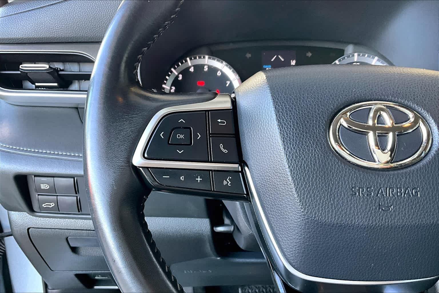 2021 Toyota Highlander LE - Photo 23