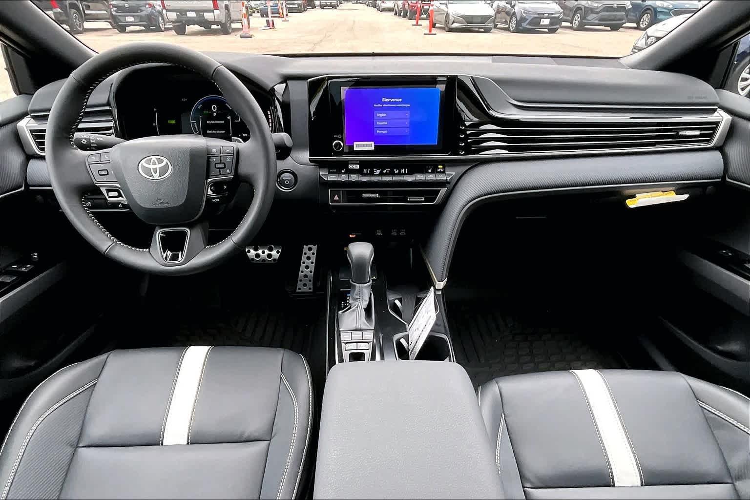 2025 Toyota Camry SE - Photo 10