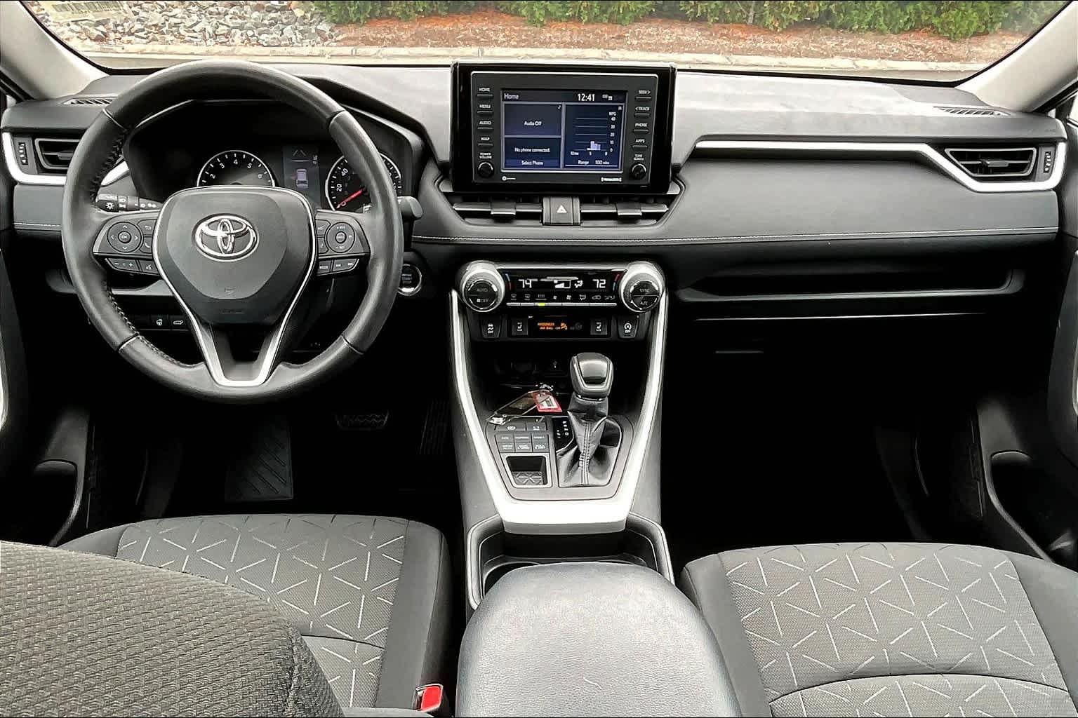 2021 Toyota RAV4 XLE - Photo 21