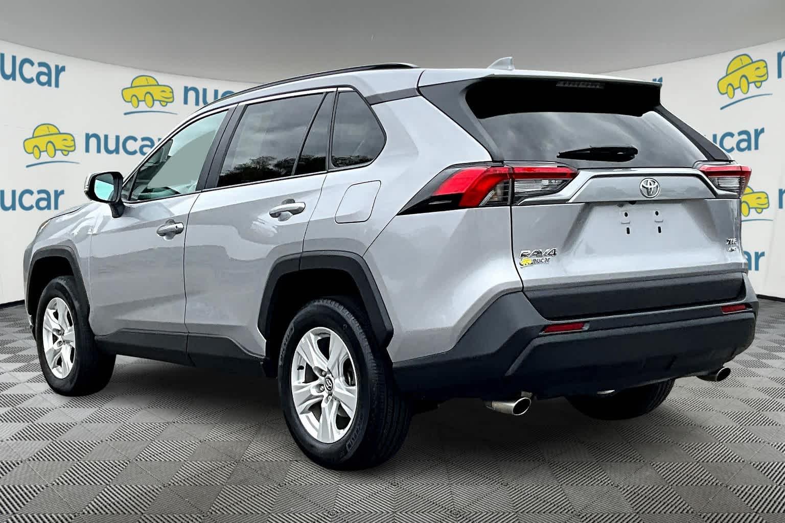 2021 Toyota RAV4 XLE - Photo 4