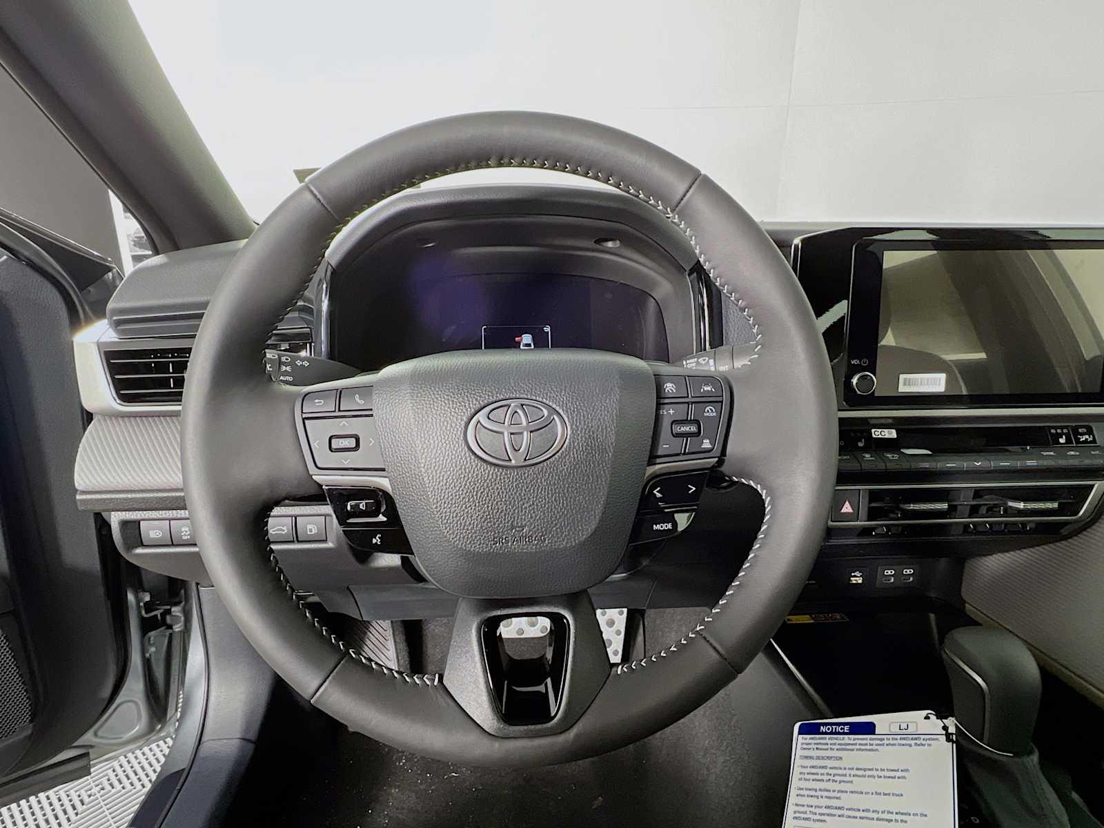 2025 Toyota Camry SE - Photo 7