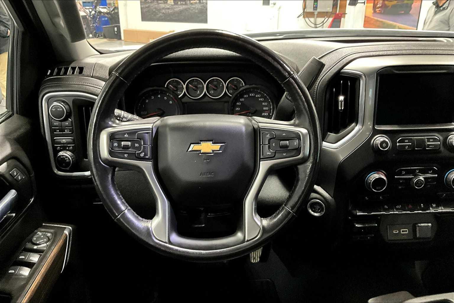 2021 Chevrolet Silverado 1500 LT 4WD Crew Cab 157 - Photo 17