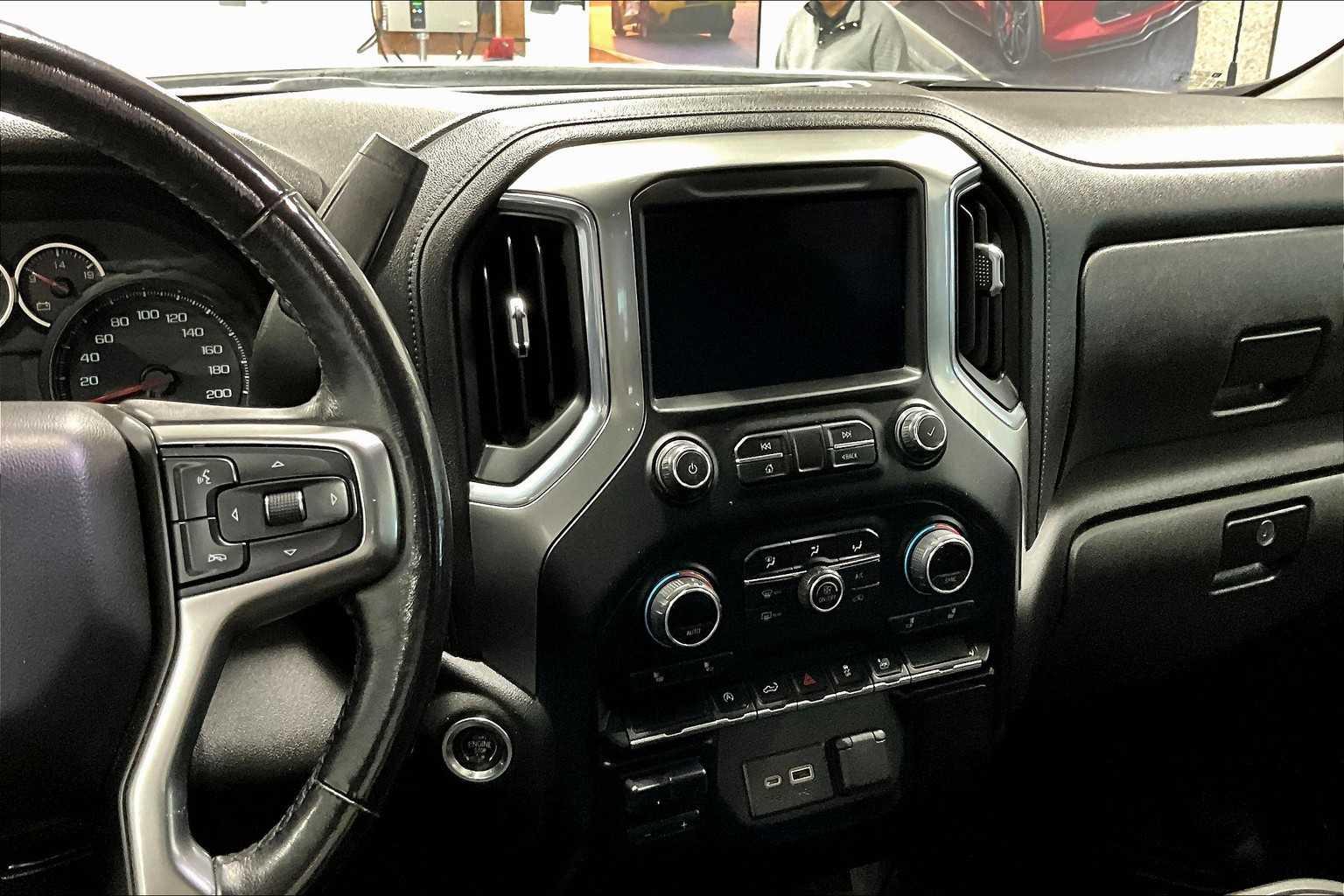 2021 Chevrolet Silverado 1500 LT 4WD Crew Cab 157 - Photo 18