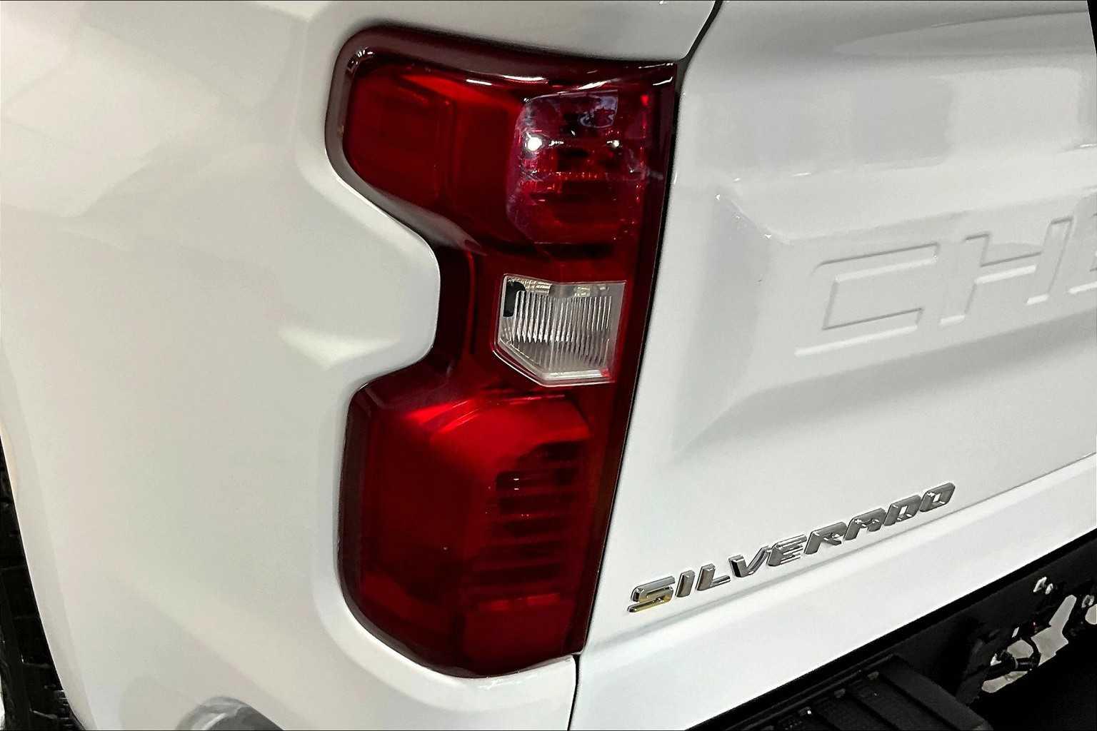 2021 Chevrolet Silverado 1500 LT 4WD Crew Cab 157 - Photo 32