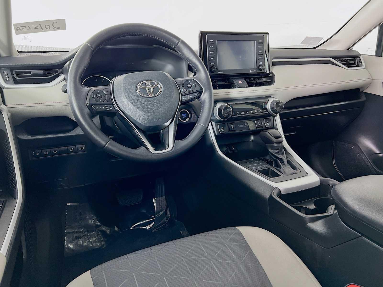 2021 Toyota RAV4 XLE - Photo 9