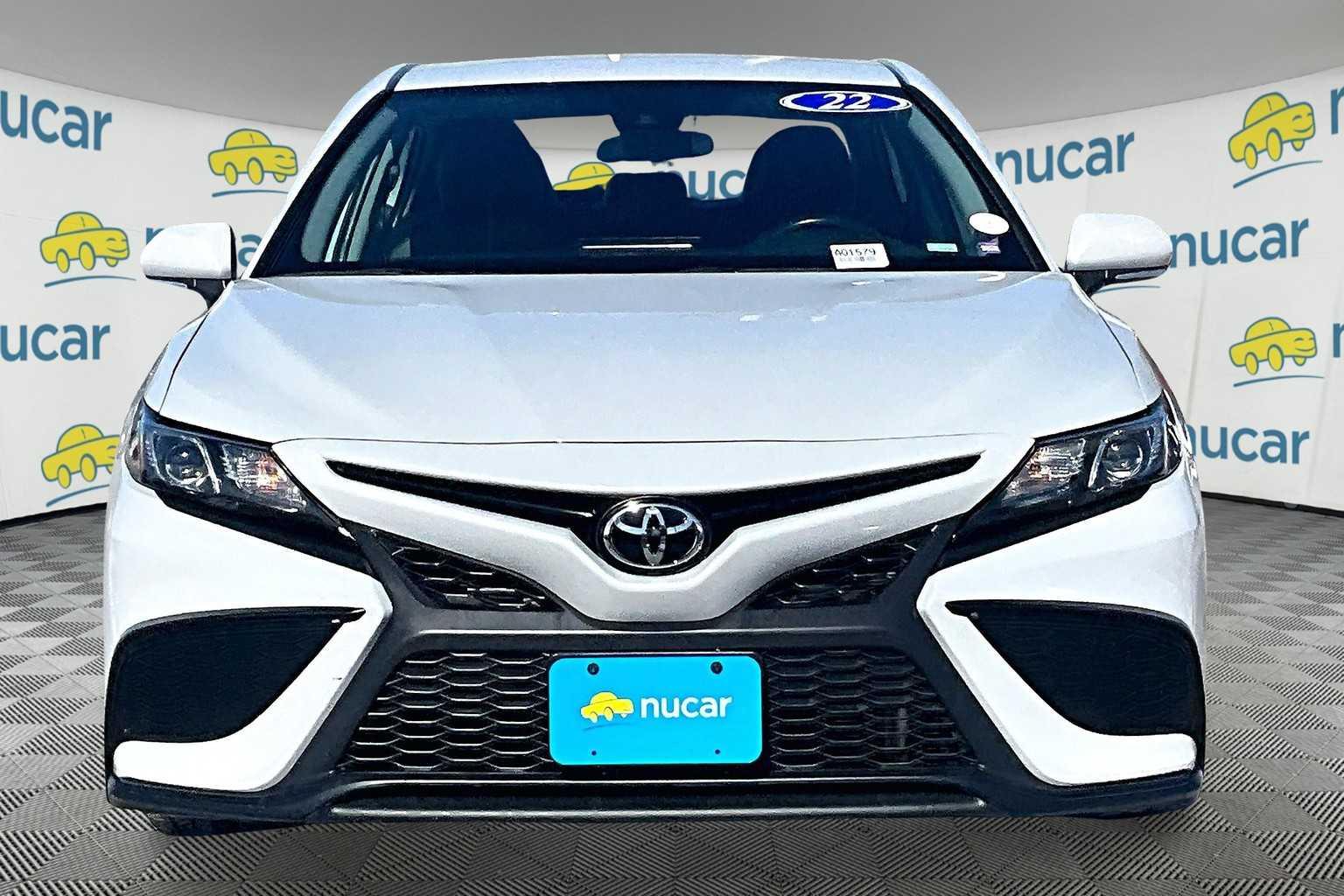 2022 Toyota Camry SE - Photo 2