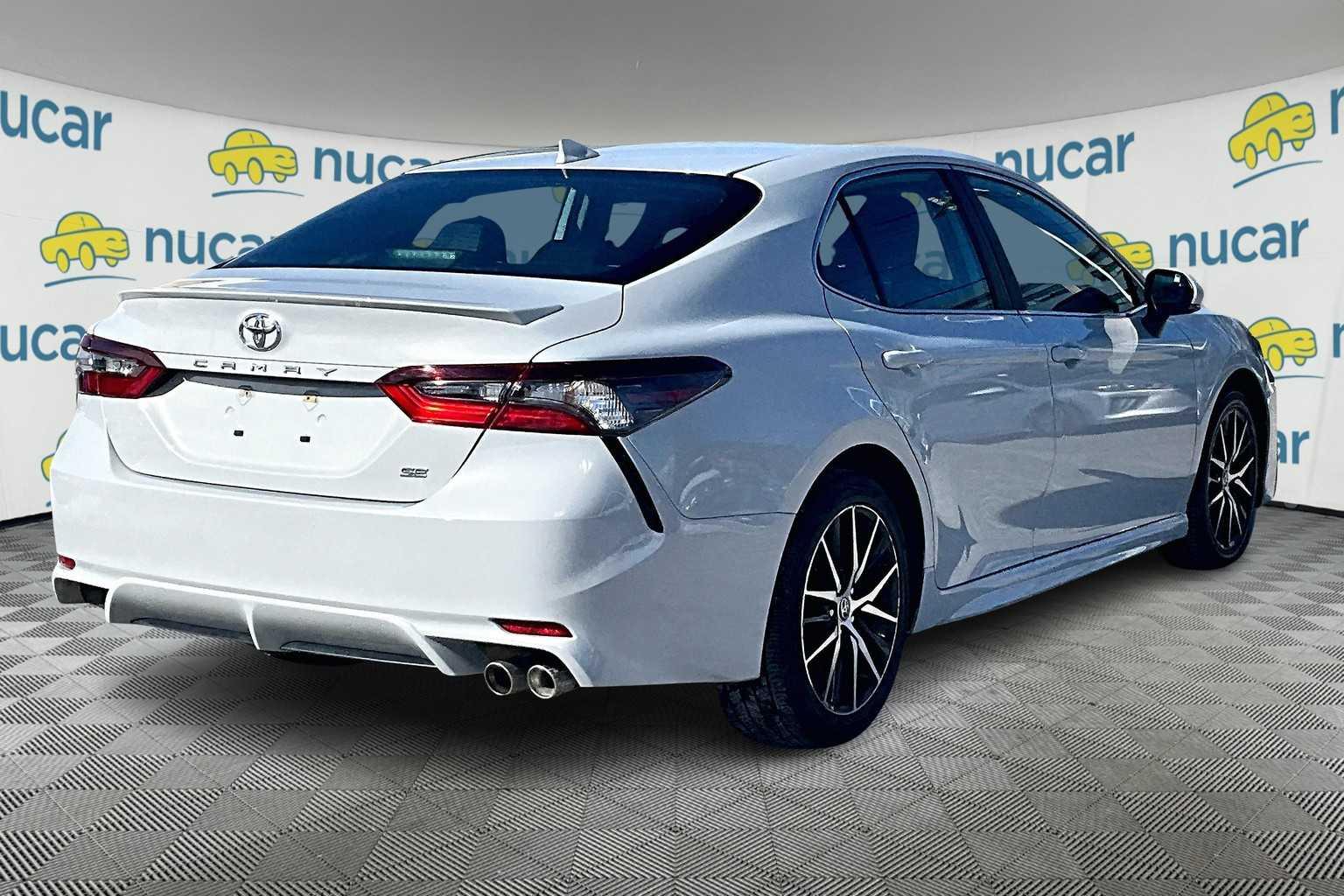 2022 Toyota Camry SE - Photo 6