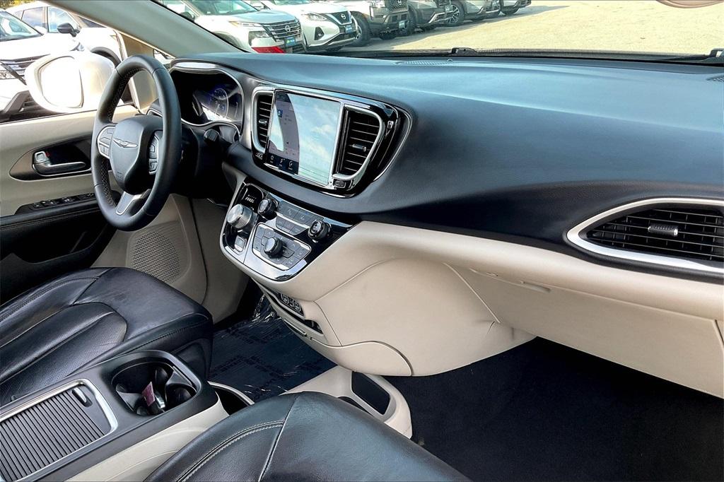 2022 Chrysler Pacifica Touring L - Photo 13