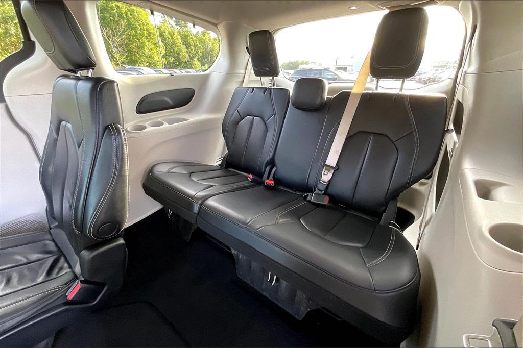 2022 Chrysler Pacifica Touring L - Photo 16