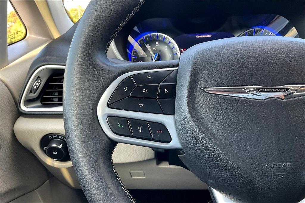 2022 Chrysler Pacifica Touring L - Photo 22