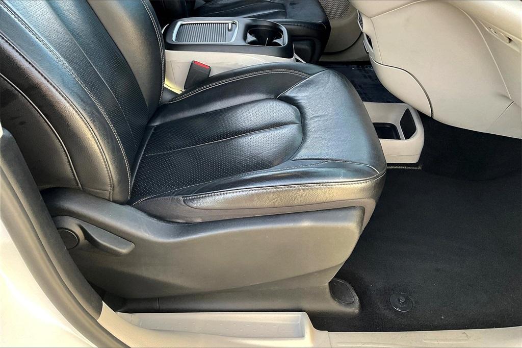 2022 Chrysler Pacifica Touring L - Photo 34