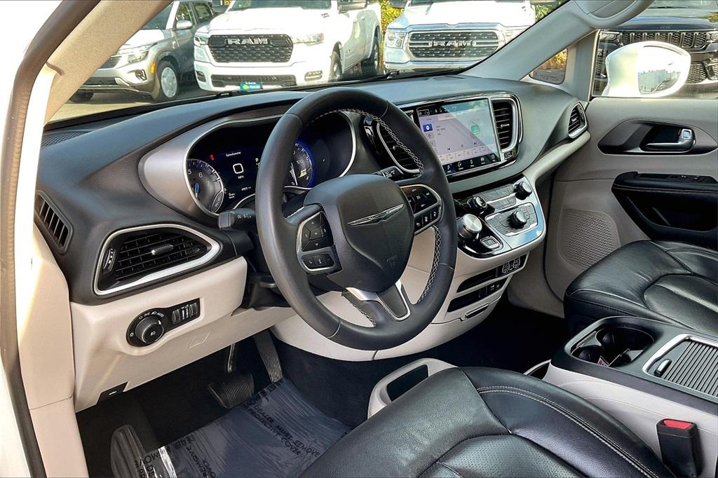 2022 Chrysler Pacifica Touring L - Photo 8