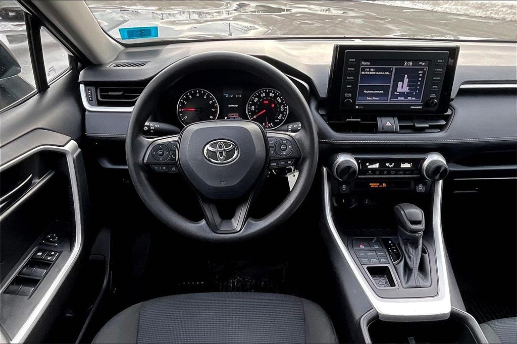 2022 Toyota RAV4 LE - Photo 16