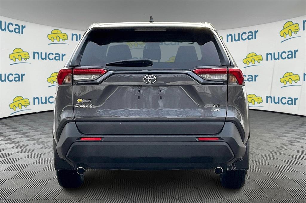 2022 Toyota RAV4 LE - Photo 5