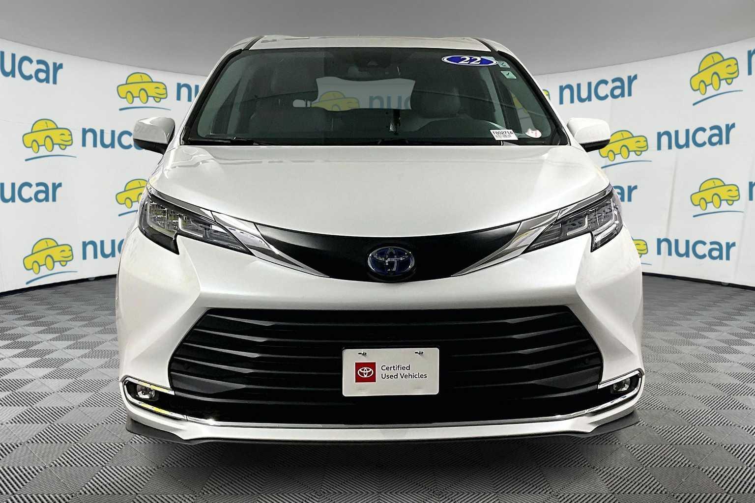 2022 Toyota Sienna XLE - Photo 2