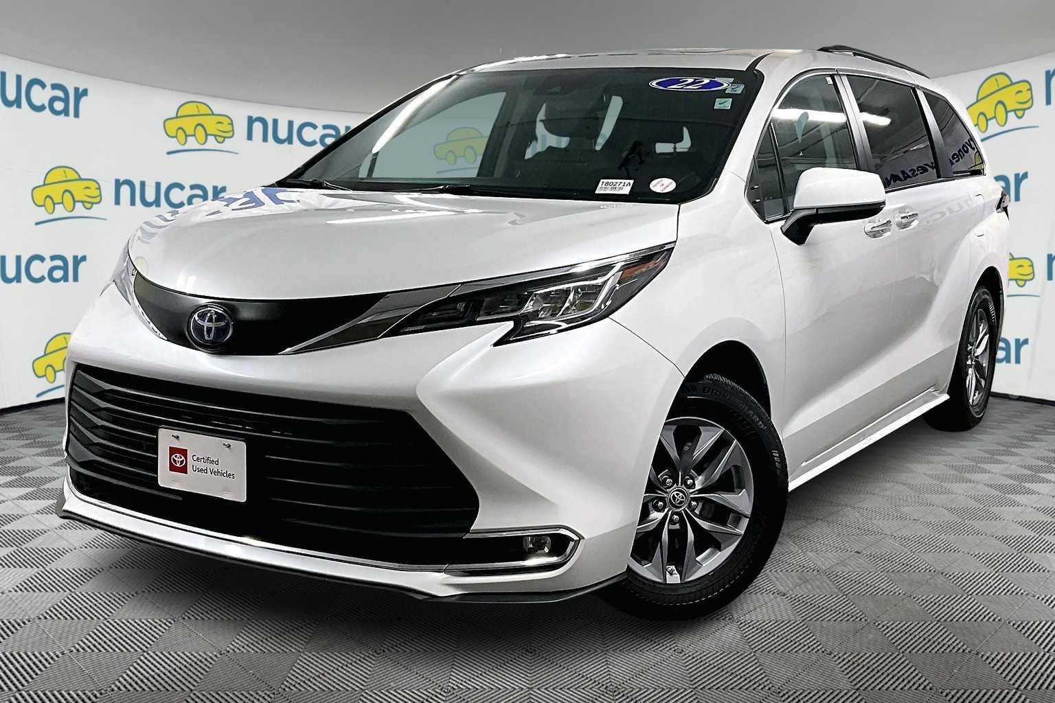 2022 Toyota Sienna XLE - Photo 3