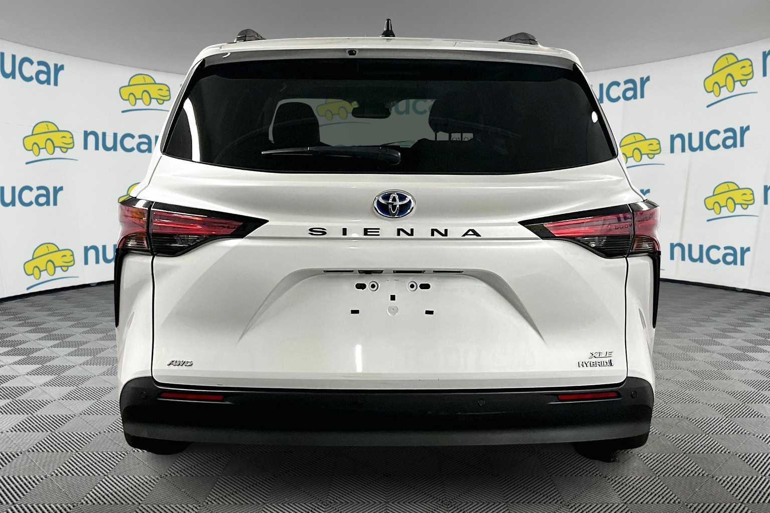 2022 Toyota Sienna XLE - Photo 5