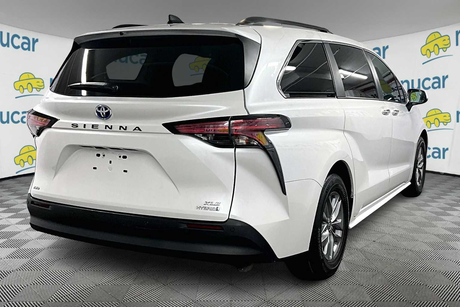 2022 Toyota Sienna XLE - Photo 6