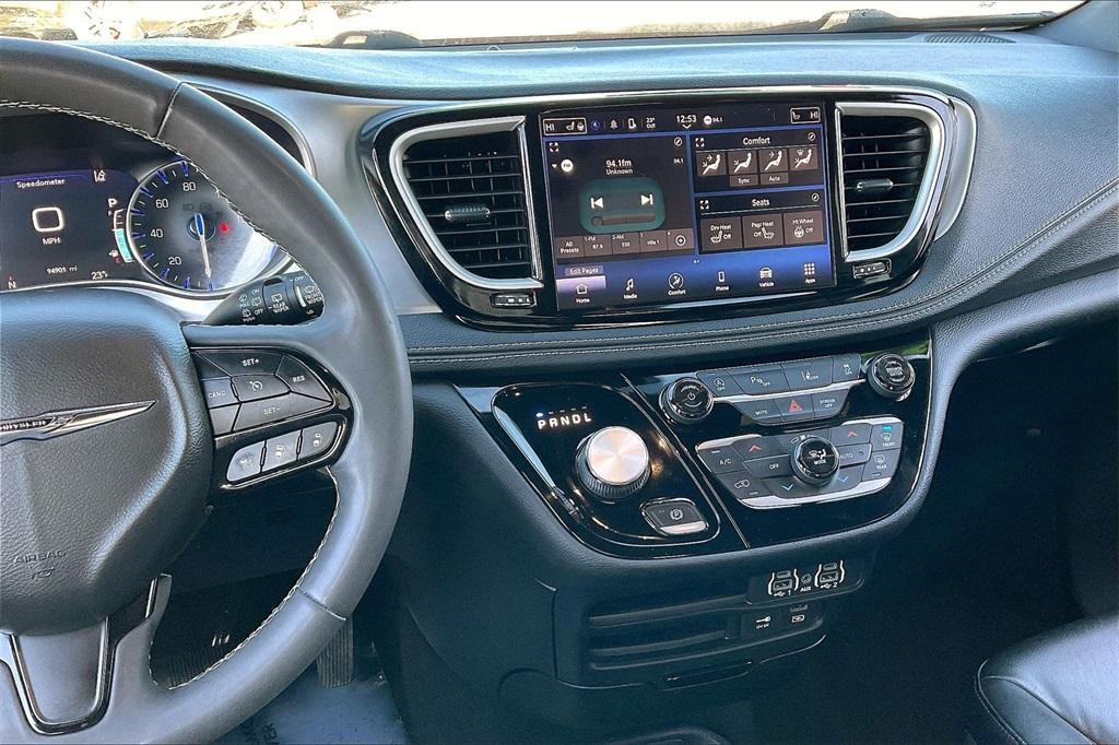 2022 Chrysler Pacifica Touring L - Photo 18