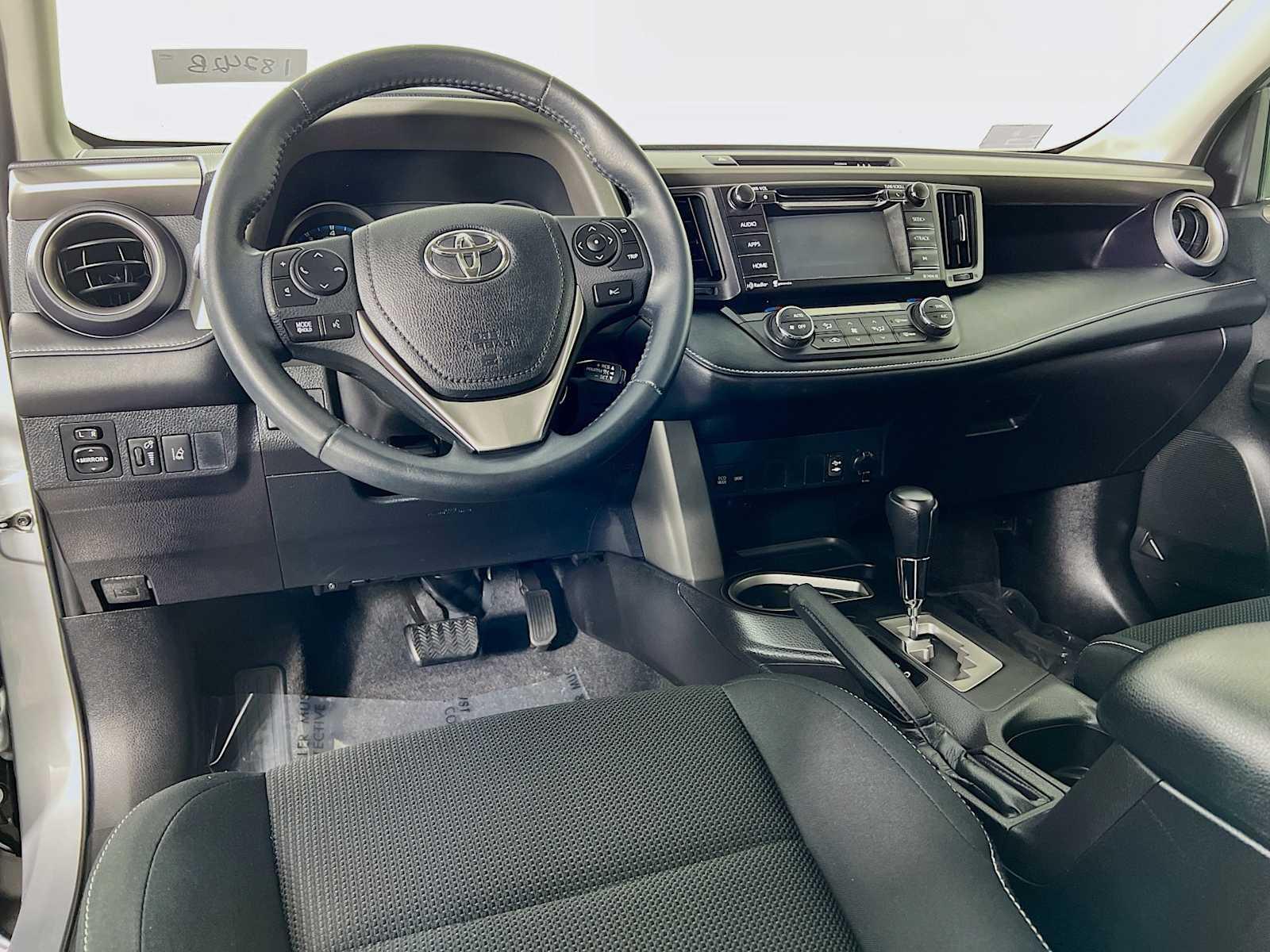 2017 Toyota RAV4 XLE - Photo 9