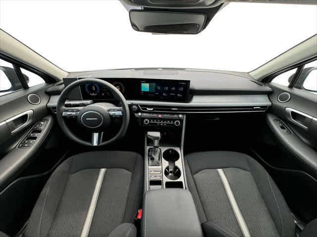 2025 Hyundai Sonata SE - Photo 4