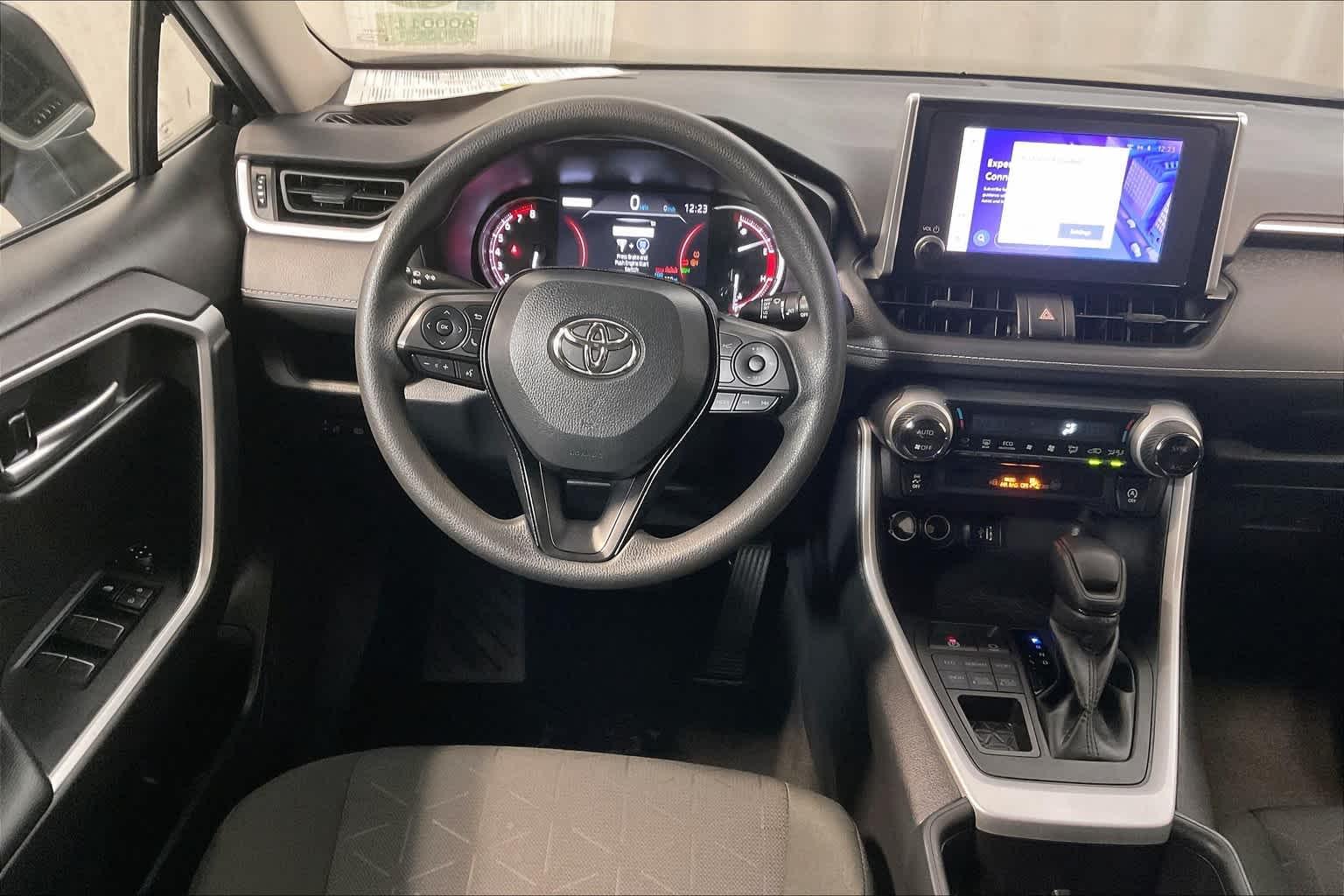 2023 Toyota RAV4 XLE - Photo 17