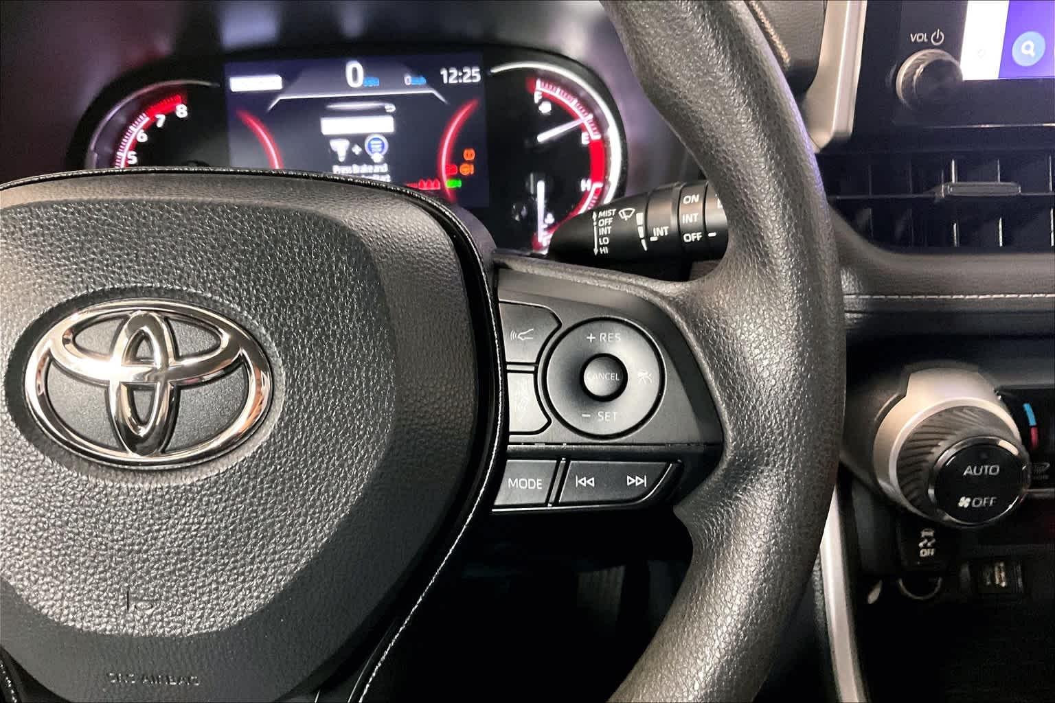 2023 Toyota RAV4 XLE - Photo 23