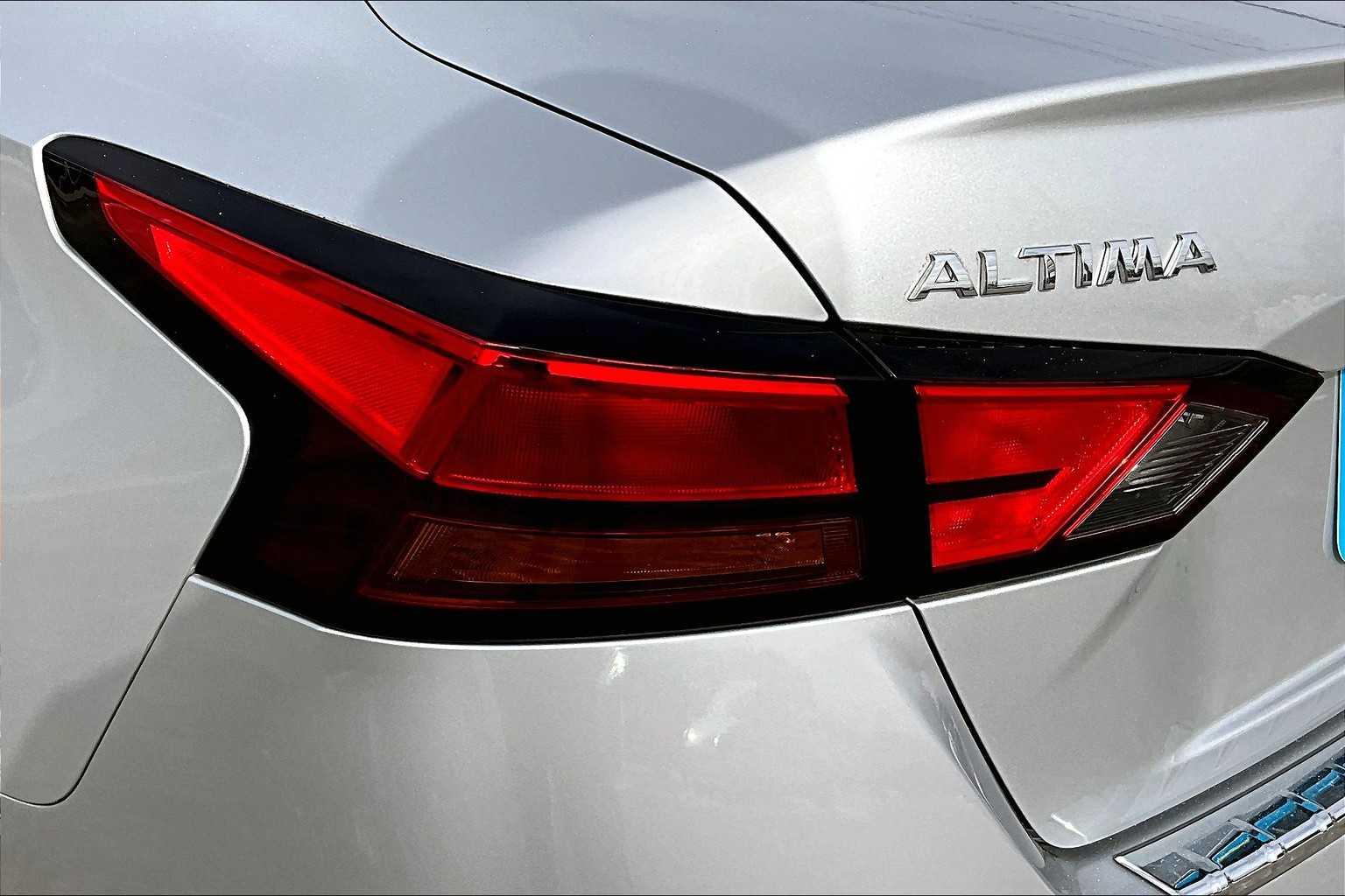 2020 Nissan Altima 2.5 SR - Photo 31