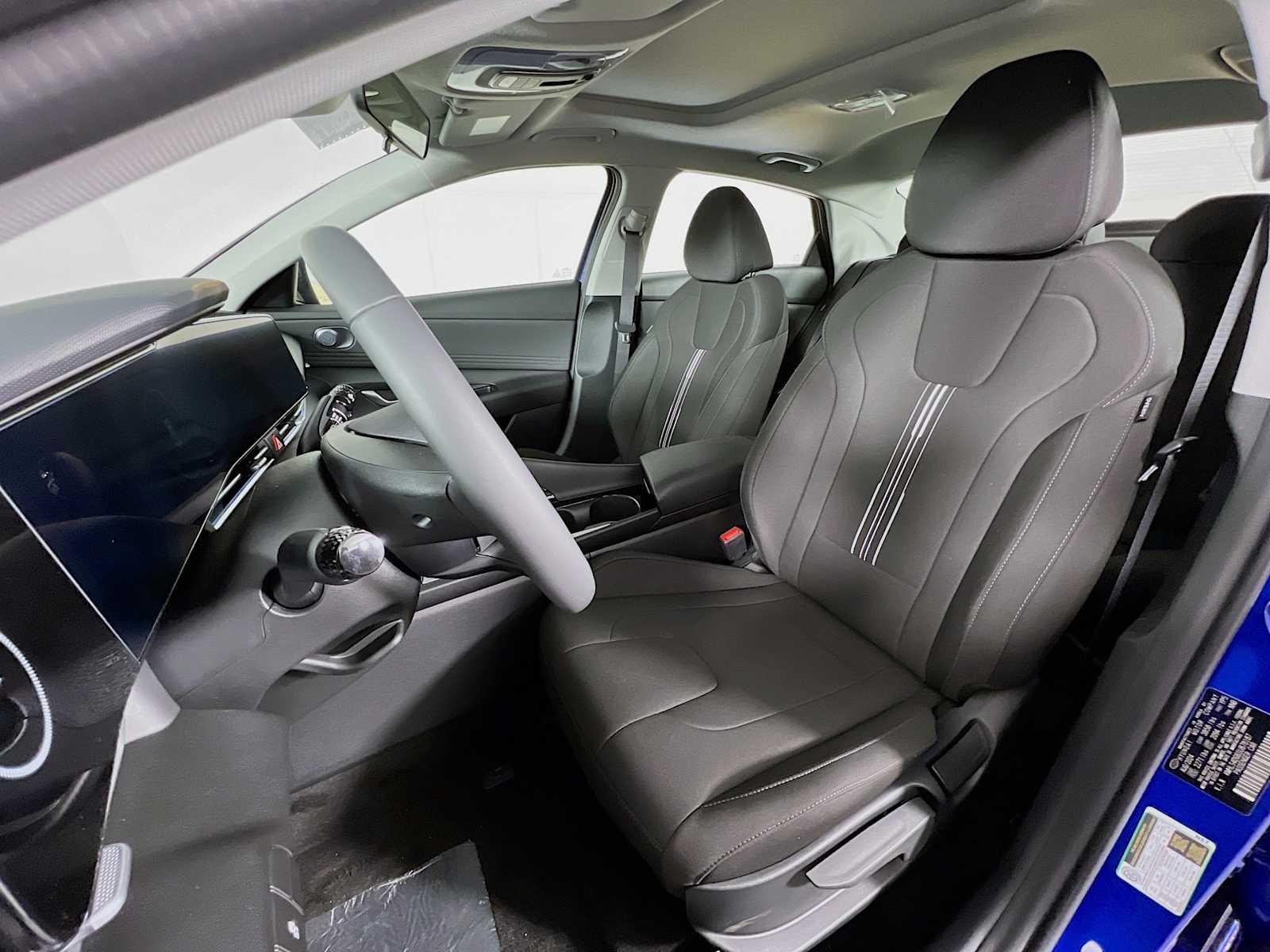 2025 Hyundai Elantra SEL Convenience - Photo 13