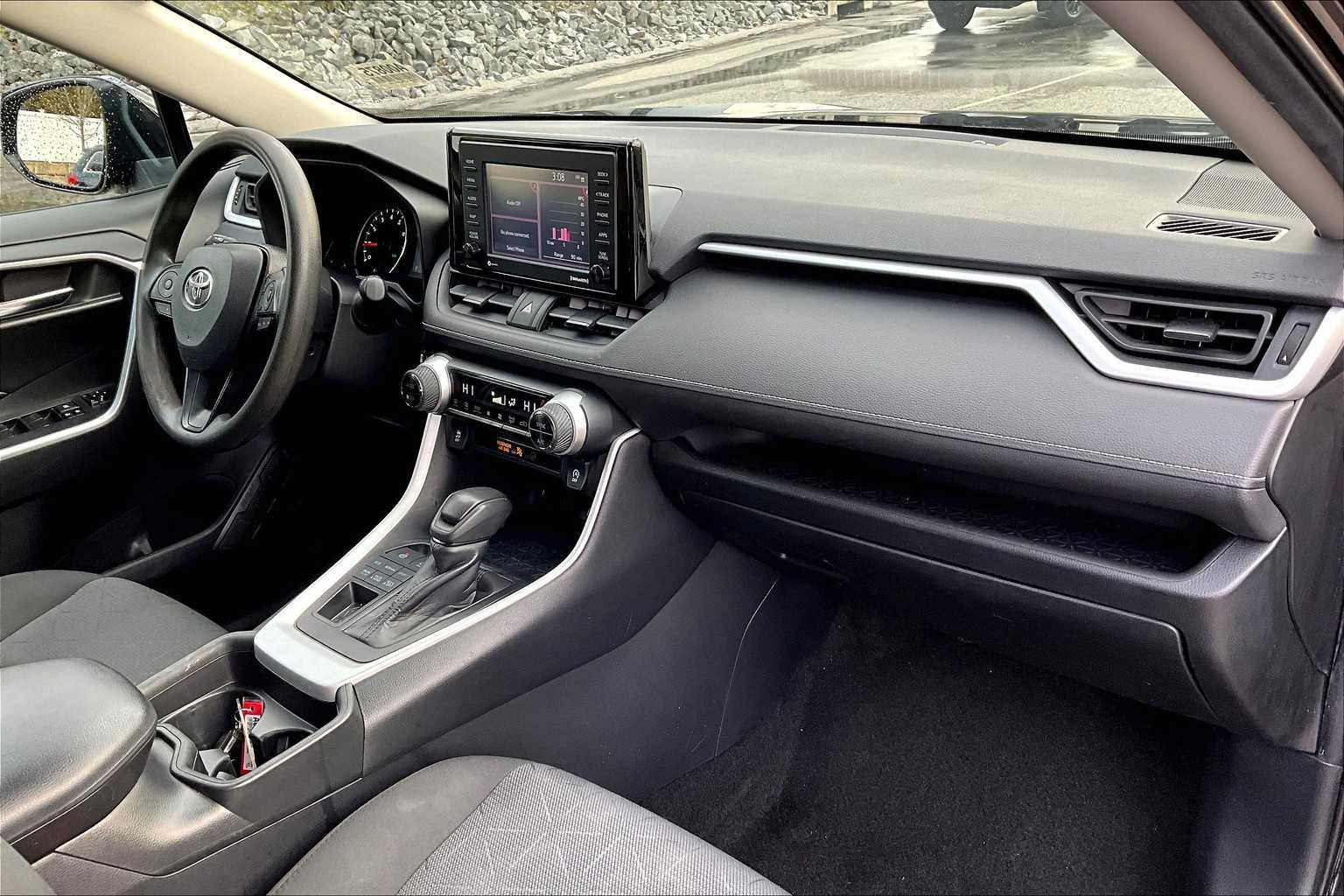 2021 Toyota RAV4 XLE - Photo 14