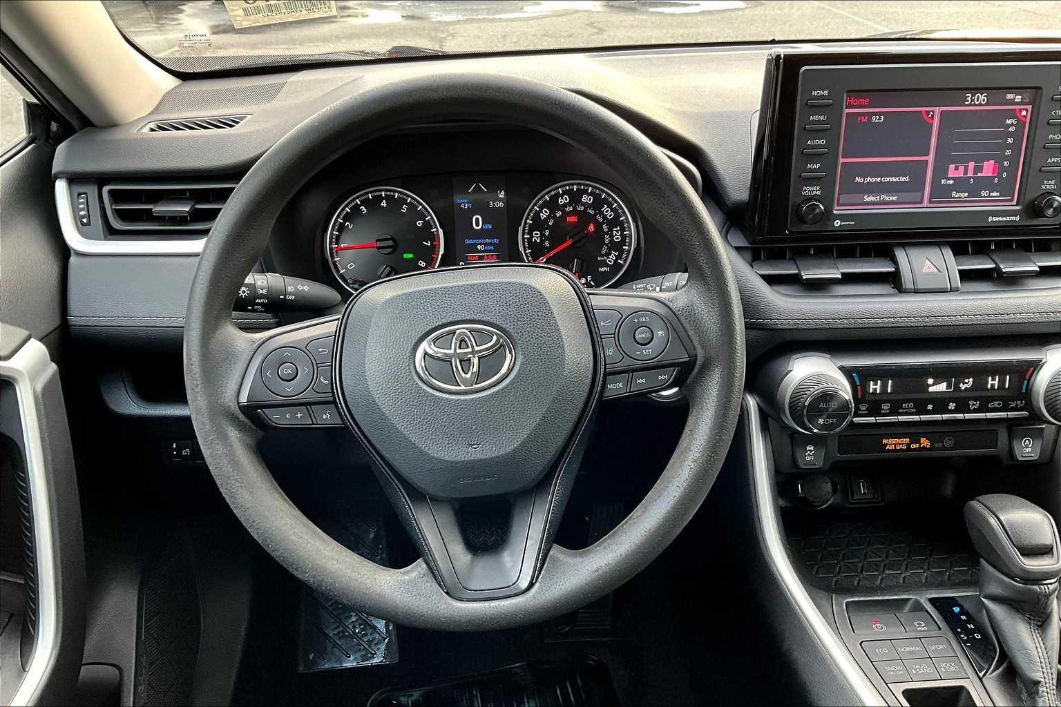 2021 Toyota RAV4 XLE - Photo 17