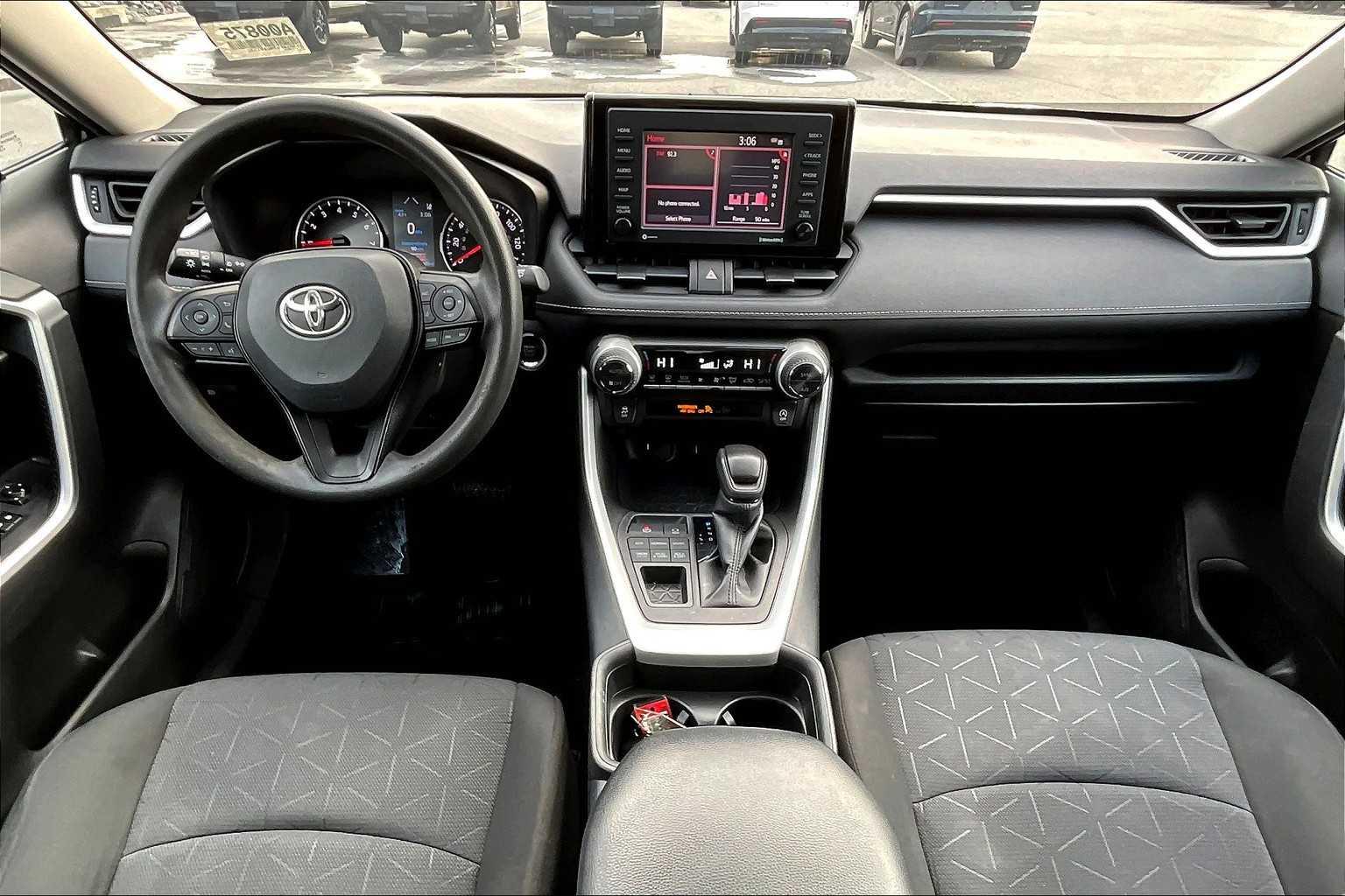 2021 Toyota RAV4 XLE - Photo 21