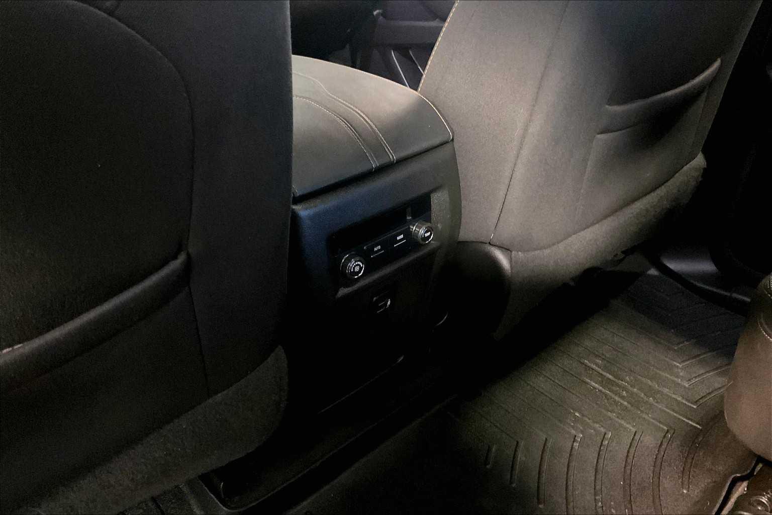 2018 Chevrolet Traverse LT Cloth - Photo 27