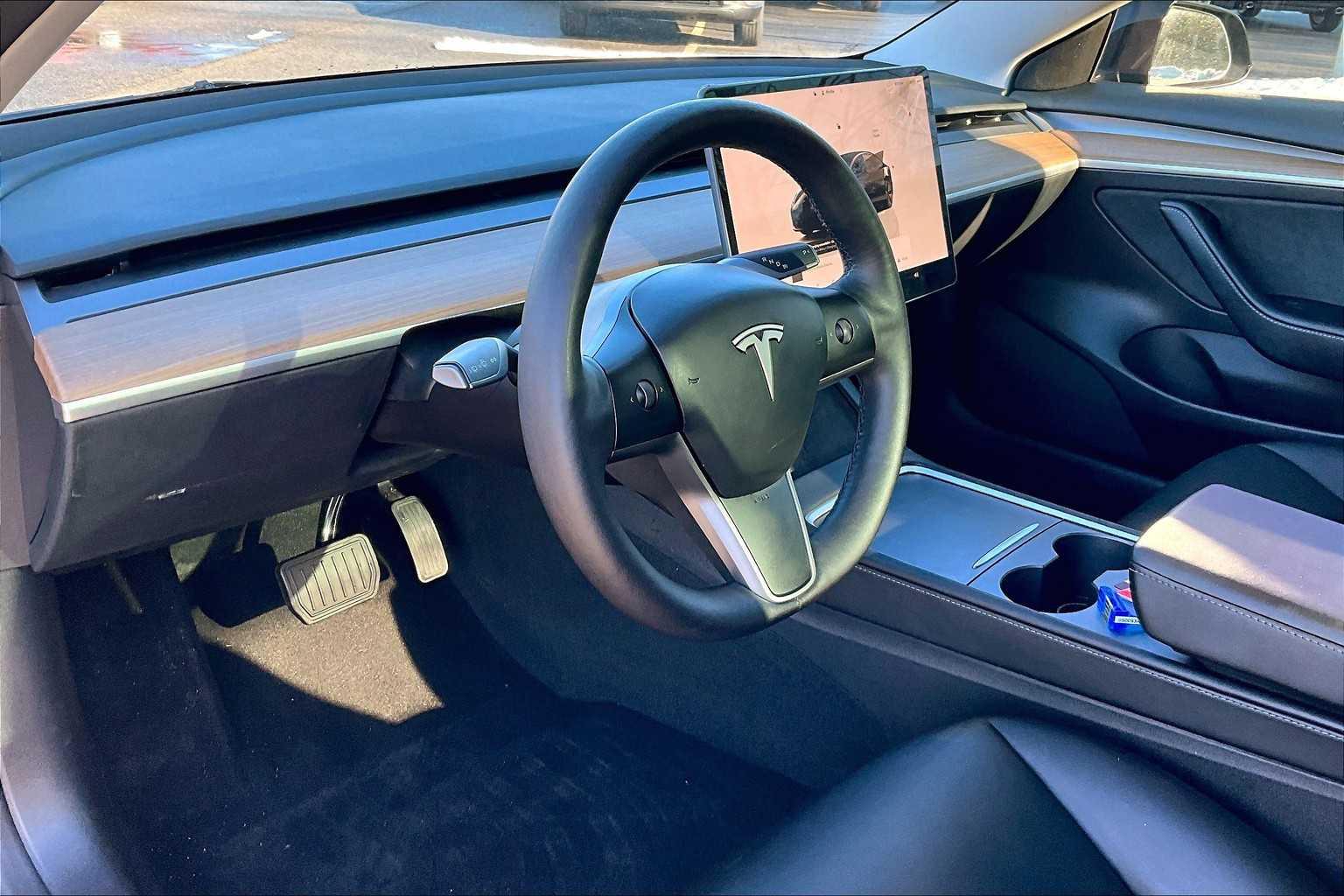 2023 Tesla Model 3  - Photo 8