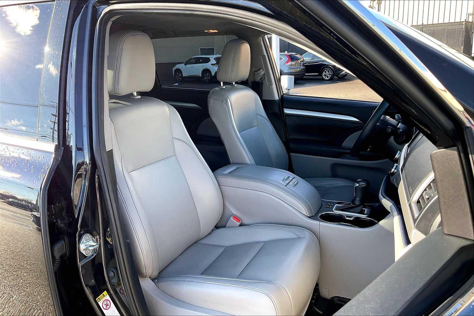 2019 Toyota Highlander XLE - Photo 11