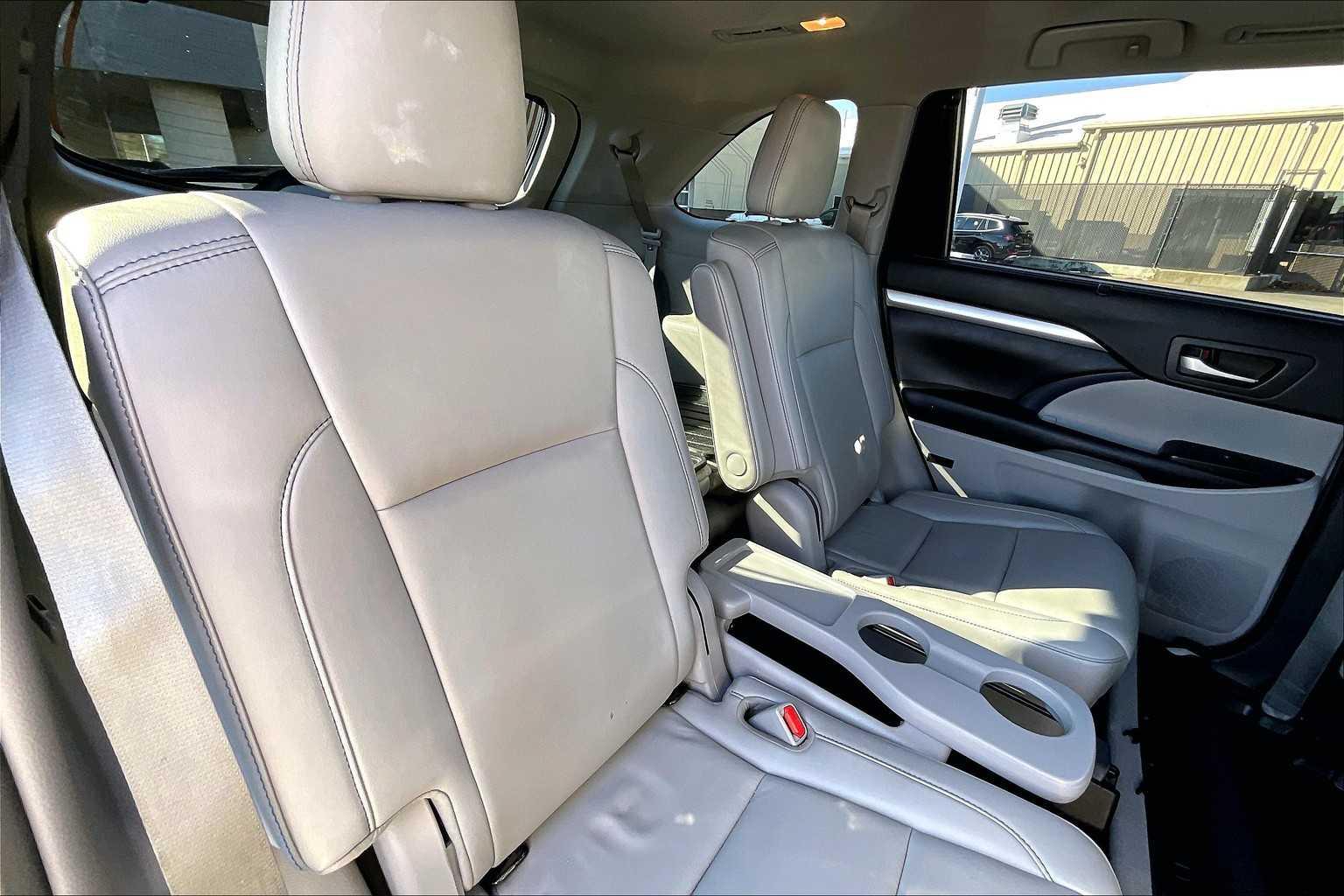 2019 Toyota Highlander XLE - Photo 16