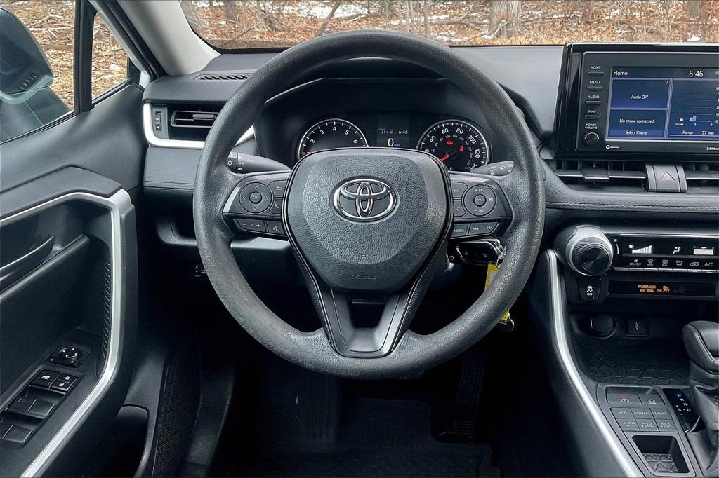 2020 Toyota RAV4 LE - Photo 16