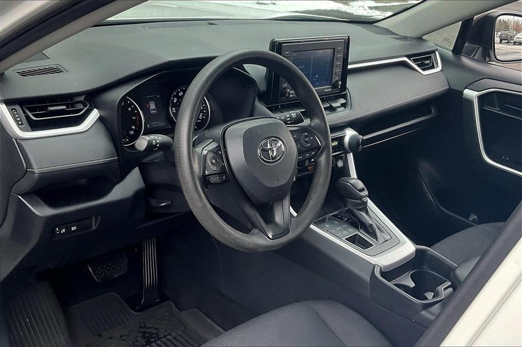 2020 Toyota RAV4 LE - Photo 8