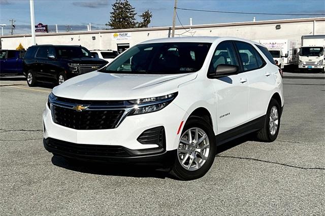 2022 Chevrolet Equinox LS - Photo 2