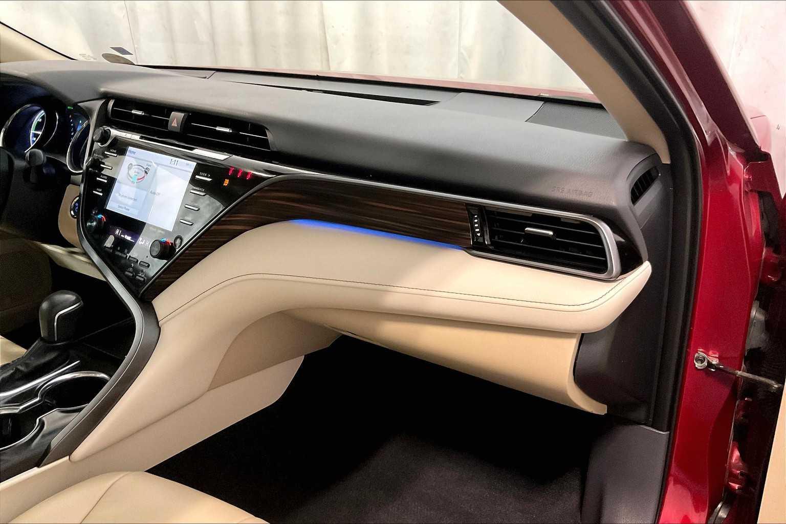 2019 Toyota Camry Hybrid XLE - Photo 13