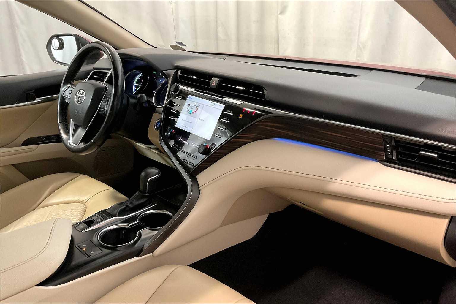 2019 Toyota Camry Hybrid XLE - Photo 14