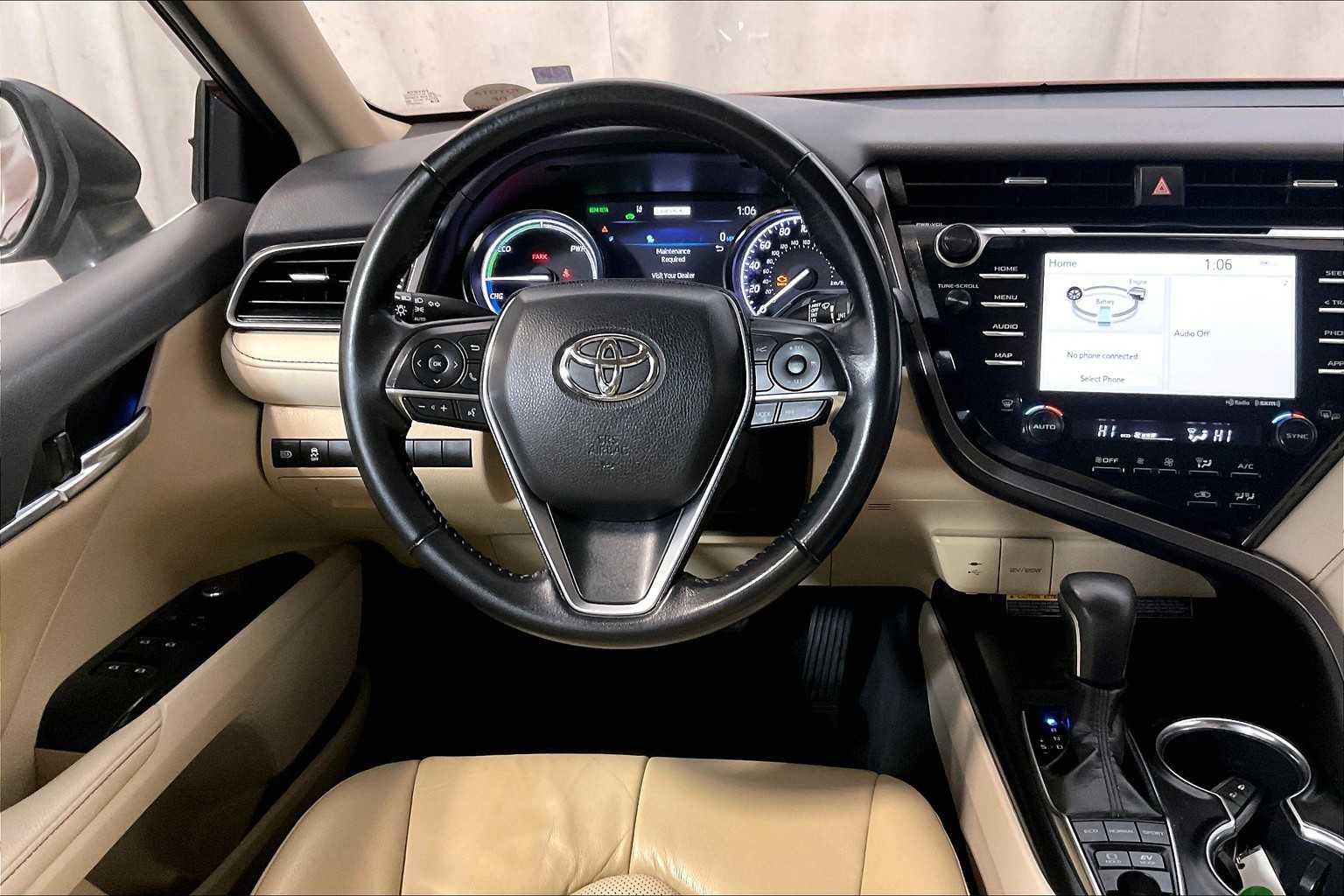 2019 Toyota Camry Hybrid XLE - Photo 17